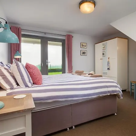 Apartment Sloopside Main House In The Heart Of With Sea Views